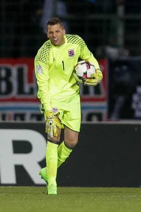 Anthony Moris (Torwart Luxemburg 1) fasst sich ans Knie, Verletzung Fussball WM-Qualifikation 2018, World Cup Qualifiers, Russia 2018 25.03.2017 Luxemburg - Frankreich (Luxembourg vs France) Stade Josy Barthel, Luxemburg 