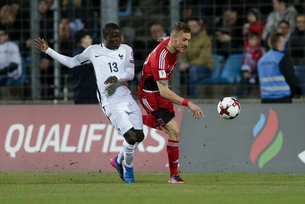 Aurelien Joachim (Luxemburg 22) im Zweikampf mit N Golo Kante (Frankreich 13) Fussball WM-Qualifikation 2018, World Cup Qualifiers, Russia 2018 25.03.2017 Luxemburg - Frankreich (Luxembourg vs France) Stade Josy Barthel, Luxemburg 
