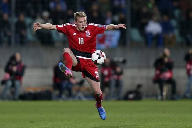 Laurent Jans (Luxemburg 18) nimmt einen Ball aus der Luft an, Freisteller, Einzelbild, Aktion, Ganzkörper Fussball WM-Qualifikation 2018, World Cup Qualifiers, Russia 2018 25.03.2017 Luxemburg - Frankreich (Luxembourg vs France) Stade Josy Barthel, Luxemburg 
