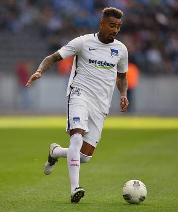 Kevin Prince Boateng am Ball Marcelinho Abschiedsspiel Freundchaftsspiel Fußball, Fussball, soccer, Herren, Männer, Maenner, Deutschland, Germany Berlin, 25.3.2017, Olympiastadion