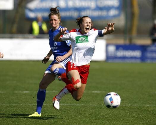 SC Sand - 1. FFC Turbine Potsdam Verena ASCHAUER, SC Sand - Lia Joelle WAELTI (WÄLTI), FFC Potsdam, Aktion quer, Fußball, Frauen, Allianz-Frauen-Bundesliga Saison 2016 2017