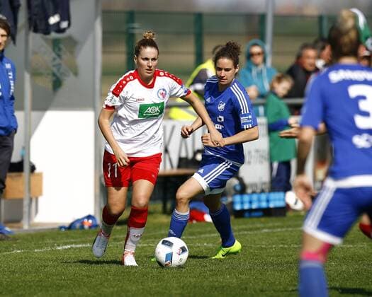 SC Sand - 1. FFC Turbine Potsdam Jennifer CRAMER, FFC Potsdam - Nina BURGER, SC Sand, Aktion quer, Fußball, Frauen, Allianz-Frauen-Bundesliga Saison 2016 2017