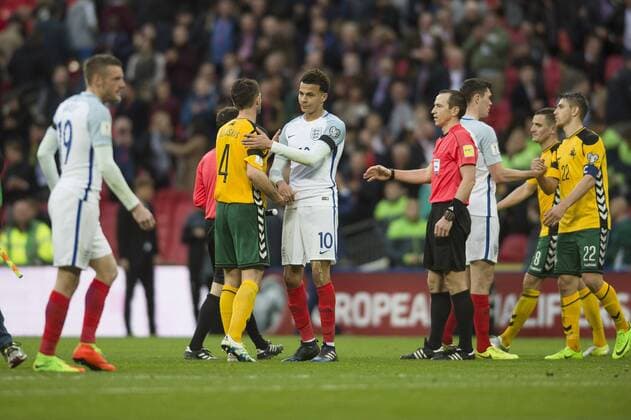 Fußball, WM Quali, England - Litauen Dele Alli of England and Tadas Kijanskas at the end of the 2018 World Cup Qualifier Group F match between England and Lithuania at Wembley Stadium, London, England on 26 March 2017. Copyright: xDarrenxMusgrovex 14620067
