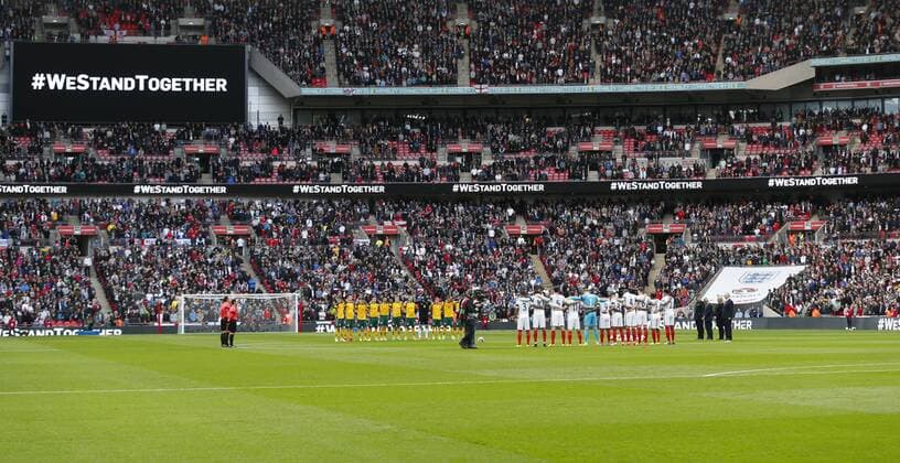 Fußball, WM Quali, England - Litauen (170327) -- LONDON, March 27, 2017 -- All players and spectators pay a silent tribute to the victims of Westminster terror attack ahead of the FIFA World Cup WM Weltmeisterschaft Fussball European Qualifying Group F match between England and Lithuania at Wembley Stadium in London, Britain on March 26, 2017. England won 2-0. ) (SP)BRITAIN-LONDON-SOCCER-WORLD CUP QUALIFIER-ENGLAND VS LITHUANIA HanxYan 