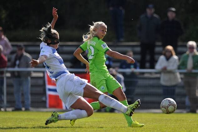 Rahel Kiwic ( links MSV Duisburg ) im Zweikampf mit Pernille Harder ( rechts VFL Wolfsburg ) 26.03.2017 --- Fussball --- 1. Bundesliga --- MSV Duisburg vs VFL Wolfsburg Duisburg Copyright: xThienelx Eibner-Pressefotox EP_ttl