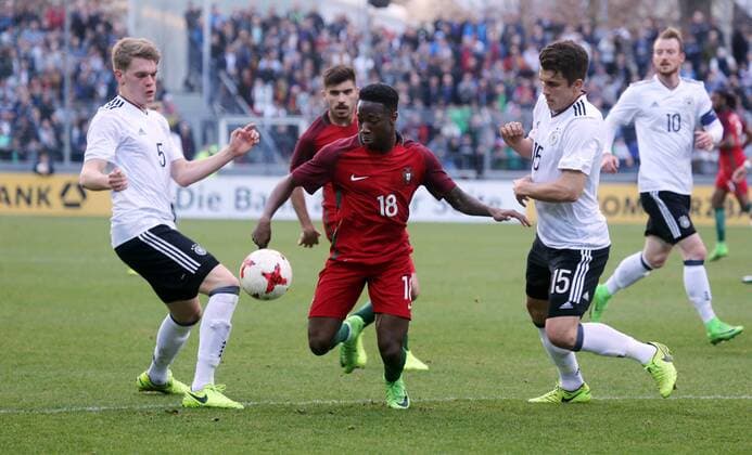 U21 U 21 Deutschland DFB - U21 Portugal Deutschland, Stuttgart, 28.03.2017, Fussball, Junioren, FIFA Länderspiel, U21 Deutschland DFB - U21 Portugal: v.l. Matthias Ginter (Deutschland), Carlos Mane (Portugal), Marc-Oliver Kempf (Deutschland).