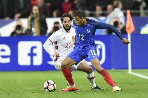 Kylian Mbappe (France) vs Isco (Espagne) FOOTBALL : France vs Espagne - Match Amical- St Denis - 28 03 2017 JBAutissier Panoramic 