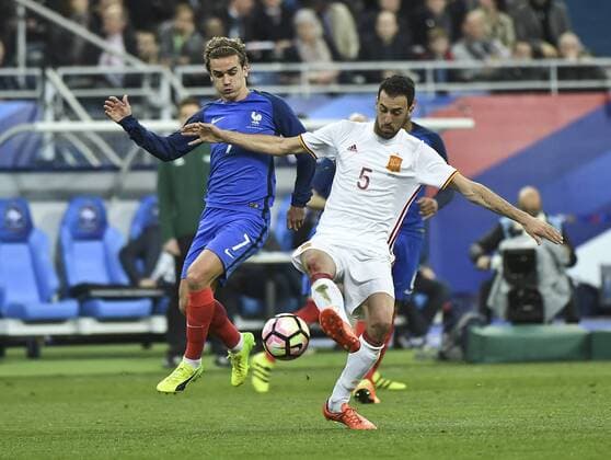 Griezmann vs Sergio Busquets FOOTBALL : Match amical - Coupe du monde 2018 - France vs Espagne - 28 03 2017 