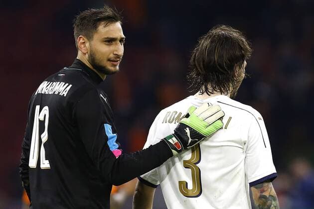 (l-r) Gianluigi Donnarumma of Italy, Alessio Romagnoli of Italyduring the friendly match between Netherlands and Italy at the Amsterdam Arena on March 28, 2017 in Amsterdam, The Netherlands Netherlands v Italy Friendly match 2016 2017 xVIxxIVx 7446541