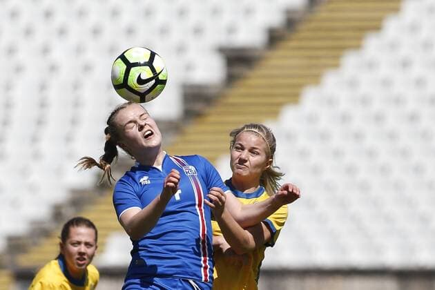 March 28, 2017 - Oeiras, Lisbon, Portugal - Guon rnadttir of Iceland jumps with Sara Linnakallio of Sweden during the UEFA U17 U 17 Women s Championship Qualifier match between Iceland and Sweden at National stadium on March 28, 2017 in Oeiras, Portugal. Iceland v Sweden - UEFA U17 Women s Championship  - ZUMAn230 20170328_zaa_n230_184 Copyright: xFilipexAmorimx