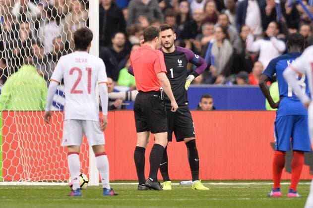 01 HUGO LLORIS (fra) - Felix Zwayer (ARBITRE) - ARBITRAGE VIDEO FOOTBALL : France vs Espagne - Match Amical - 28 03 2017 AnthonyBIBARD FEP Panoramic 