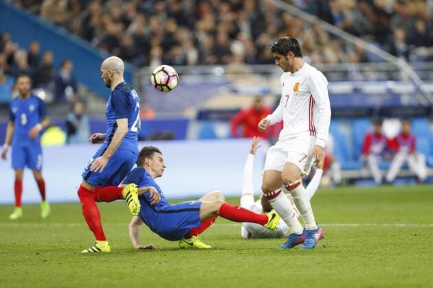 Christophe Jallet (France) Laurent Koscielny (France) vs Alavaro Morata (Espagne) FOOTBALL : France vs Espagne - Match Amical - 28 03 2017 GwendolineLeGoff Panoramic 
