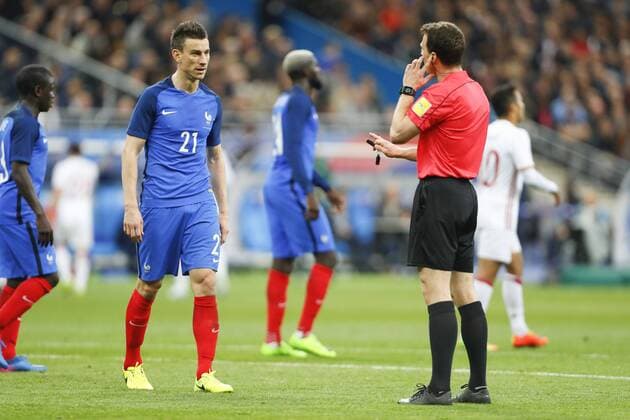 Laurent Koscielny (France) et Felix Zwayer ( Arbitre ) FOOTBALL : France vs Espagne - Match Amical - 28 03 2017 GwendolineLeGoff Panoramic 