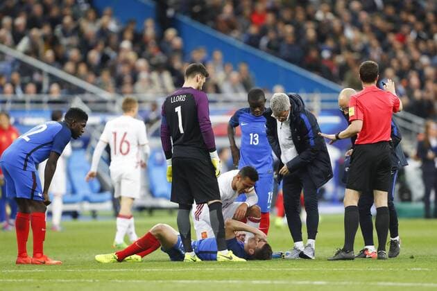 Laurent Koscielny (France) blesse a la tete FOOTBALL : France vs Espagne - Match Amical - 28 03 2017 GwendolineLeGoff Panoramic 