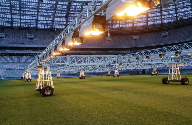 Bilder des Tages - SPORT MOSCOW, RUSSIA - MARCH 29, 2017: Lamps which enhance grass growth on the pitch of the Luzhniki Stadium that is being renovated ahead of the 2018 FIFA World Cup WM Weltmeisterschaft Fussball Valery Sharifulin TASS  TS045EE1