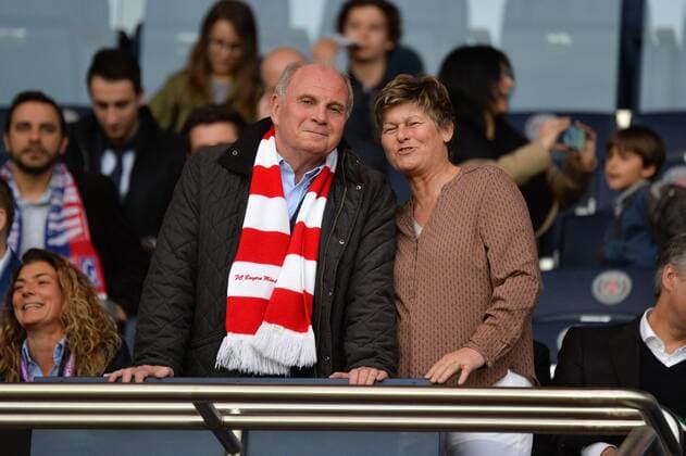 Uli Hoeness mit Karin Danner (Managerin FC Bayern München Frauen) Paris, Frankreich, 29.03.2017, Fussball, UEFA Women s Champions League, Paris Saint-Germain - FC Bayern Muenchen, xklx