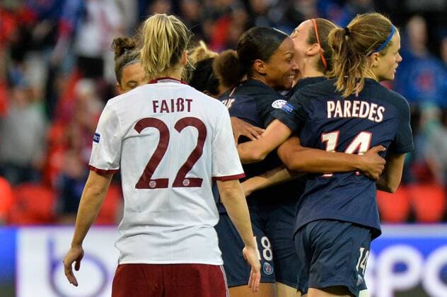 Torjubel von Paris Saint-Germain, Enttäuschung beim FC Bayern, Verena Faisst (FC Bayern Muenchen) Paris, Frankreich, 29.03.2017, Fussball, UEFA Women s Champions League, Paris Saint-Germain - FC Bayern Muenchen, xklx