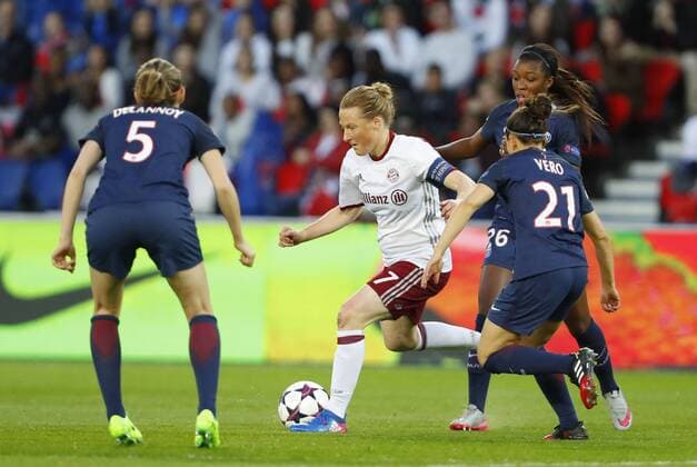 Melanie Behringer (Bayern Munich) vs Grace Onema Geyoro (PSG) FOOTBALL : Paris Saint Germain vs Bayern Munich - Ligue des Champions - 29 03 2017 GwendolineLeGoff Panoramic 