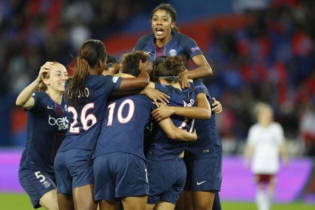Bilder des Tages - SPORT joie Rozeira Cristiane (PSG) avec equipe FOOTBALL : Paris Saint Germain vs Bayern Munich - Ligue des Champions - 29 03 2017 GwendolineLeGoff Panoramic 