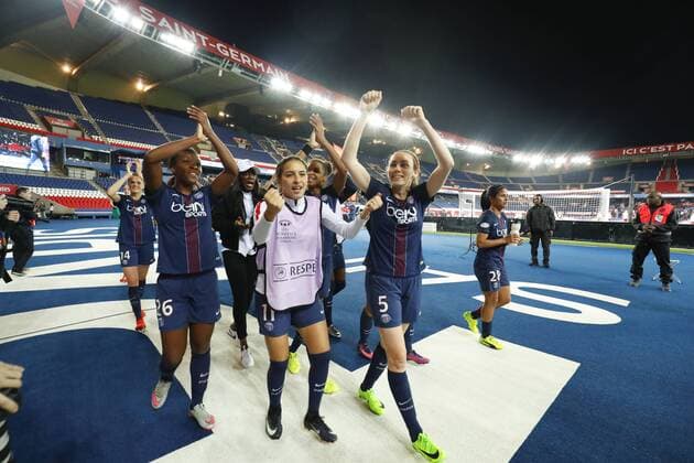 joie Grace Onema Geyoro (PSG) Anissa Lahmar (PSG) avec Sabrina Delannoy (PSG) FOOTBALL : Paris Saint Germain vs Bayern Munich - Ligue des Champions - 29 03 2017 GwendolineLeGoff Panoramic 