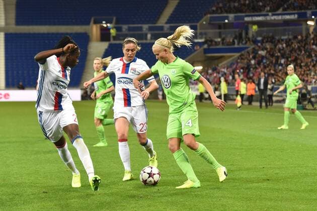 Griedge M Bock Bathy et Camille Abilly (lyon) vs Permille Harder (wolfsburg) SOCCER : Lyon vs Zurich - Ligue des champions feminine - 1 4 de finale - 29 03 2017 FredericChambert Panoramic 