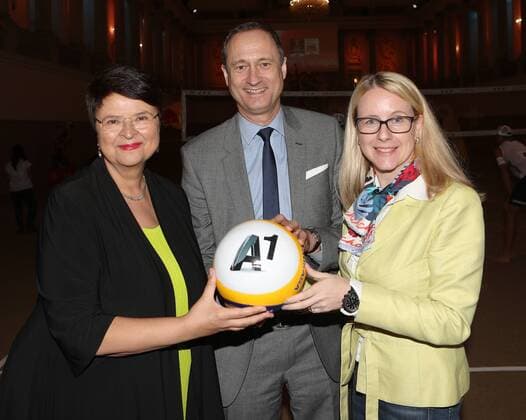 Beach volleyball Beachvolleyball - FIVB, press conference PK Pressekonferenz VIENNA,AUSTRIA,30.MAR.17 - VOLLEYBALL - FIVB Beach Volleyball World Championships, Kick-Off, press conference. Image shows Renate Brauner, Andreas Mailath-Pokorny and CEO Margarete Schramboeck (A1 Telekom Austria AG). GEPAxpictures xChristianxOrt