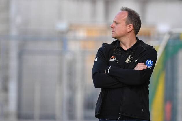 Trainer Daniel Weber (VfR Garching) Einzelbild, Aktion, Action, Fussball, Regionalliga Bayern, FC Bayern München II- VfR Garching, xslx