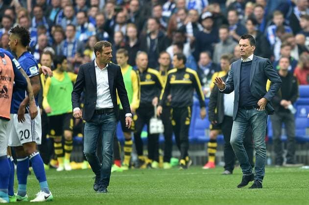 Gelsenkirchen, Veltins Arena, 01.04.17, Fussball - 1.Bundesliga - 26.Spieltag - FC Schalke 04 - Borussia Dortmund Bild: Nach Schlusspfiff, Cheftrainer Markus Weinzierl und Vorstand Christian Heidel (FC Schalke 04) xsmmpJPGx