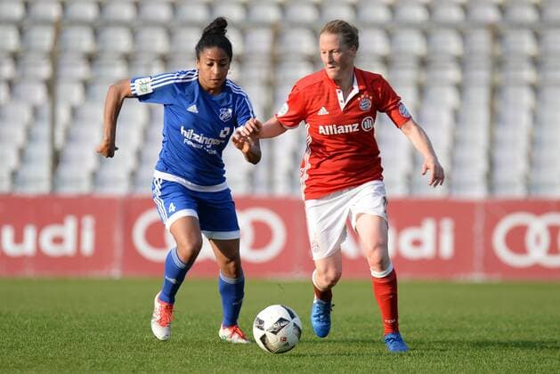 v.li.: Chioma Nisa Igwe (Sand, 4) Melanie Behringer (FC Bayern München, FCB, 7) im Zweikampf, Duell, duel, tackle, Dynamik, Action, Aktion, Fussball,Allianz Frauen-Bundesliga, FC Bayern München - SC Sand, xslx