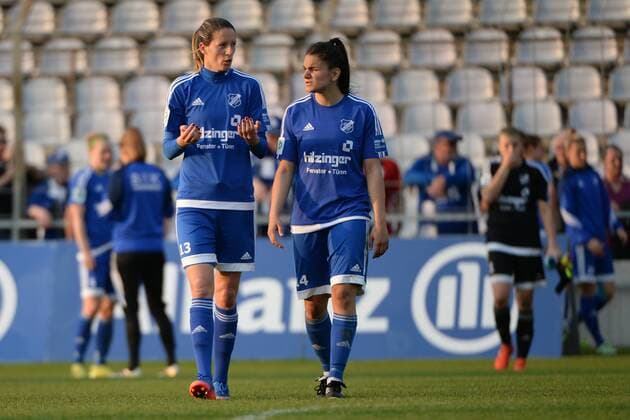 v.li.: Milena Nikolic (Sand, 13) Jovana Damnjanovic (Sand, 14) nach Spielende enttäuscht schauend, Enttäuschung, Frustration, disappointed, pessimistisch, Fussball,Allianz Frauen-Bundesliga, FC Bayern München - SC Sand, xslx