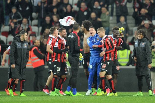 Fußball, OGC Nizza - Girondins Bordeaux 30 Yoan CARDINALE (nice) - 13 Valentin EYSSERIC (nice) - 10 MICKAEL LE BIHAN (nice) - 09 MARIO BALOTELLI (nice) - 20 Maxime LE MARCHAND (nice) - 21 RICARDO PEREIRA (nice) - 33 Vincent MARCEL (nice) - JOIE FOOTBALL : Nice vs Bordeaux - Ligue 1 - 02 04 2017 FEP Panoramic 
