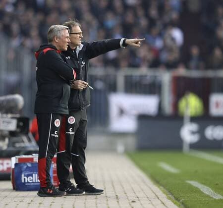 Foto : St. Pauli Coach Ewald Lienen und Assistent Olaf Janßen Fussball 2. Bundesliga am Di. 04.04.2017 FC St. Pauli - SV Sandhausen 0 - 0