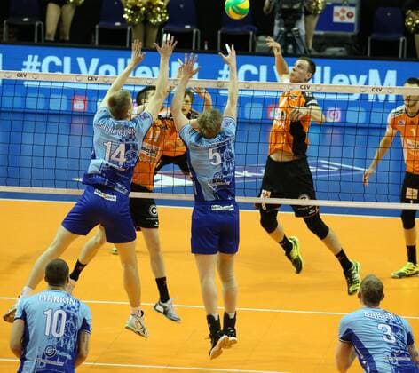 GER, CEV, BR VOLLEYS VS. Dynamo Moskau 05.04.2017, Max Schmeling Halle, Berlin, GER, CEV, BR VOLLEYS VS. Dynamo Moskau, im Bild Graham Vigrass (BR Volleys 8), Tsimafei Zhukouski (BR Volleys 11), Dmitry Shcherbinin (Dynamo Moskau 14), Sergey Grankin (Dynamo Moskau 5) nordphotox xEngler