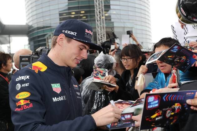 Dutch F1 driver Max Verstappen of of Red Bull Racing signs autographs for fans at the Shanghai International Circuit before the 2017 Formula One Chinese Grand Prix at the Shanghai International Circuit in Shanghai, China, 6 April 2017. F1 drivers wow fans with signatures and selfies in Shanghai  20170406_09544