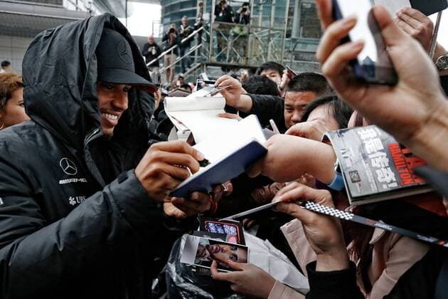 Shanghai : Motorsports: FIA Formula One World Championship WM Weltmeisterschaft 2017 on March, 25, 2017, Chinese Formula One Grand Prix Shanghai Circuit on April 06, 2017 in Shanghai, China. (Photo by Hoch Zwei) 44 Lewis Hamilton (GBR, Mercedes AMG Petronas) signing autographs for his fans Shanghai China xHZx