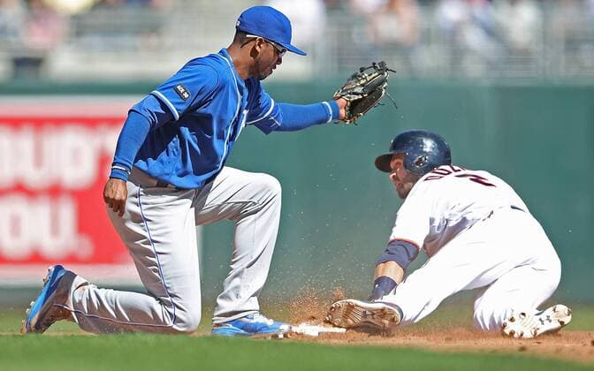 April 6, 2017 - Minneapolis, MN, USA - The Minnesota Twins Brian Dozier, right, beat the throw to Kansas City Royals shortstop Alcides Escobar during the fifth inning at Target Field in Minneapolis on Thursday, April 6, 2017. The Twins won, 5-3. Kansas City at Minnesota - ZUMAm67_ 20170406_zaf_m67_034 Copyright: xElizabethxFloresx