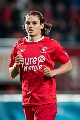 Enes Unal of FC Twenteduring the Dutch Eredivisie match between FC Twente and PSV Eindhoven at the Grolsch Veste on April 06, 2017 in Enschede, The Netherlands FC Twente v PSV Dutch Eredivisie 2016 2017 xVIxRonaldxBonestrooxfotografiexIVx 7515078