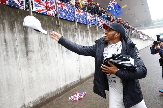 Bilder des Tages - SPORT Motorsports: FIA Formula One World Championship WM Weltmeisterschaft 2017, Grand Prix of AChina, 44 Lewis Hamilton (GBR, Mercedes AMG Petronas Formula One Team), Shanghai China xHOCHxZWEIx