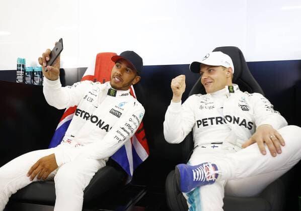 Motorsports: FIA Formula One World Championship WM Weltmeisterschaft 2017, Grand Prix of AChina, 44 Lewis Hamilton (GBR, Mercedes AMG Petronas Formula One Team), 77 Valtteri Bottas (FIN, Mercedes AMG Petronas) Shanghai China xHOCHxZWEIx