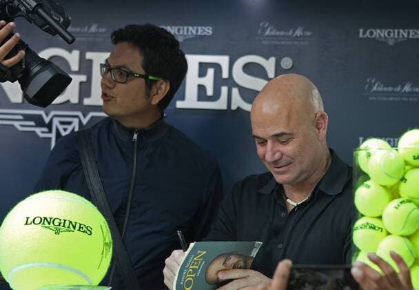 American tennis player Andre Agassi (R), winner of eight Grand Slam tournaments, participates in a press conference PK Pressekonferenz where he said that after retiring he can know the cities where he travels, something impossible in his playing times, in Mexico City, Mexico, 07 April 2017. Before the trips were from the airport, the hotel, the court, and back to the hotel and the airport; Now I know the places I go, said the 46-year-old retired sportsman, four times winner of the Australian Open and one of France, the Wimbledon tournament and the US Open. Agassi says that now he can travel around the cities he visits !ACHTUNG: NUR REDAKTIONELLE NUTZUNG! Copyright: xALEXxCRUZx MEX06 20170407-636271970272394487