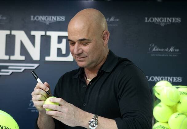 Bilder des Tages - SPORT American tennis player Andre Agassi, winner of eight Grand Slam tournaments, participates in a press conference PK Pressekonferenz where he said that after retiring he can know the cities where he travels, something impossible in his playing times, in Mexico City, Mexico, 07 April 2017. Before the trips were from the airport, the hotel, the court, and back to the hotel and the airport; Now I know the places I go, said the 46-year-old retired sportsman, four times winner of the Australian Open and one of France, the Wimbledon tournament and the US Open. Agassi says that now he can travel around the cities he visits !ACHTUNG: NUR REDAKTIONELLE NUTZUNG! Copyright: xALEXxCRUZx MEX02 20170407-636271970323094162