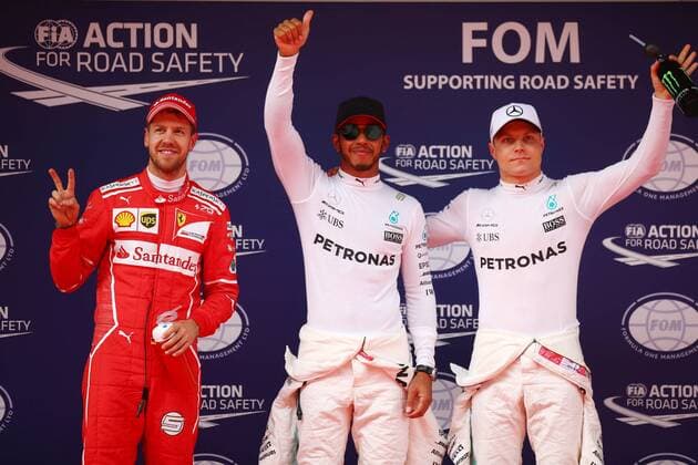 Bilder des Tages - SPORT Chinese Grand Prix, Shanghai 06 - 09 April 2017 08.04.2017 - Qualifying, 2nd place Sebastian Vettel (GER) Scuderia Ferrari SF70H, Lewis Hamilton (GBR) Mercedes AMG F1 W08 pole position and 3rd place Valtteri Bottas (FIN) Mercedes AMG F1 W08 