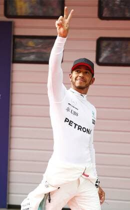 Shanghai: Motorsports: FIA Formula One World Championship WM Weltmeisterschaft 2017 44 Lewis Hamilton (GBR, Mercedes AMG Petronas) winning pole postion Chinese Formula One Grand Prix Shanghai Circuit on April 08, 2017 in Shanghai, China. (Photo by Hoch Zwei) Shanghai China xHZx