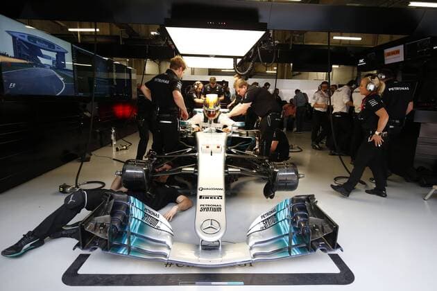 Shanghai: Motorsports: FIA Formula One World Championship WM Weltmeisterschaft 2017 44 Lewis Hamilton (GBR, Mercedes AMG Petronas) Chinese Formula One Grand Prix Shanghai Circuit on April 08, 2017 in Shanghai, China. (Photo by Hoch Zwei) Shanghai China xHZx