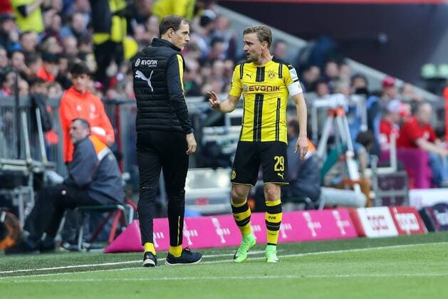 Muenchen, Deutschland, 08.04.2017, Bundesliga 28. Spieltag, FC Bayern Muenchen - BV Borussia Dortmund, l-r Trainer Thomas Tuchel (BVB) Marcel Schmelzer (BVB) ( DeFodi048