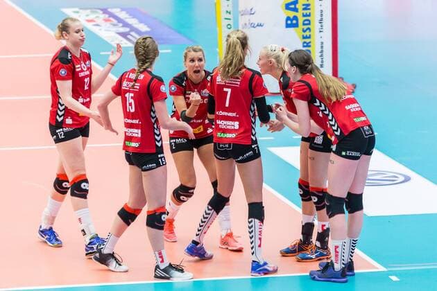 Jubel beim DSC, Dresdner SC über den gewonnenen 3. Satz; Jubel, celebration, Volleyball, Volleyball-Bundesliga Frauen, Dresdner SC - Allianz MTV Stuttgart, xprx
