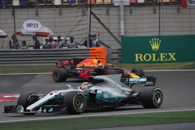Chinese Grand Prix, Shanghai 06 - 09 April 2017 09.04.2017 - Race, Lewis Hamilton (GBR) Mercedes AMG F1 W08 and Max Verstappen (NED) Red Bull Racing RB13 