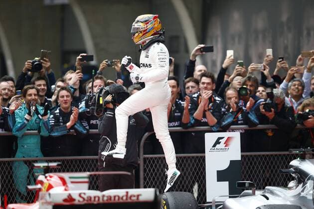 Bilder des Tages - SPORT Shanghai: Motorsports: FIA Formula One World Championship WM Weltmeisterschaft 2017 44 Lewis Hamilton (GBR, Mercedes AMG Petronas) Chinese Formula One Grand Prix Shanghai Circuit on April 08, 2017 in Shanghai, China. (Photo by Hoch Zwei) Shanghai China xHZx