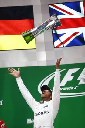 Shanghai: Motorsports: FIA Formula One World Championship WM Weltmeisterschaft 2017 44 Lewis Hamilton (GBR, Mercedes AMG Petronas) Chinese Formula One Grand Prix Shanghai Circuit on April 08, 2017 in Shanghai, China. (Photo by Hoch Zwei) Shanghai China xHZx