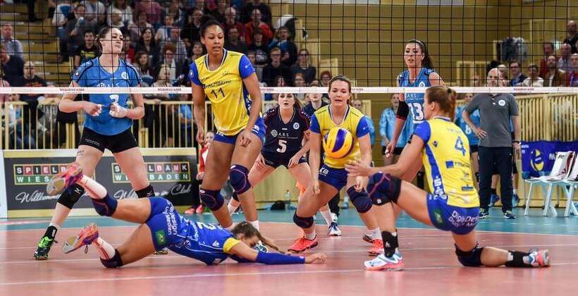 VOLLEYBALL - 1. BL FRAUEN - PLAY OFF HF - 08.04.2017, VC Wiesbaden vs. SSC Palmberg Schwerin, (VCW), (SSC), Molly McCage (VCW 3) Lenka D?rr (Schweriner SC 2) Lauren Barfield (Schweriner SC 11) Alexa Marie Dannemiller (Schweriner SC 15) Maren Brinker (Schweriner SC 4) -